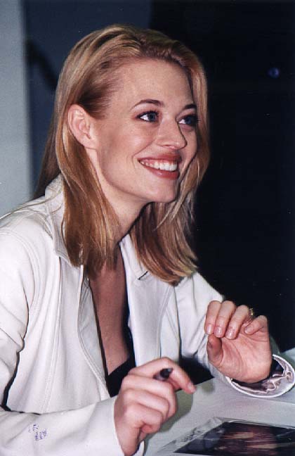 Glamorous JERI RYAN isn't looking a bit assimilated as she signs autographs